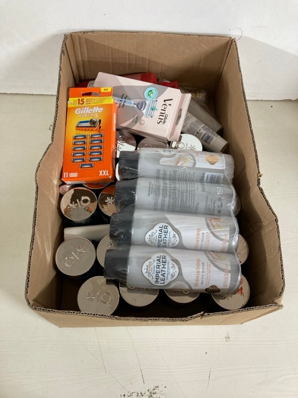 Lot 180  
            Nottingham SR5 - Delivery Only 

                
BOX OF VARIOUS ITEMS TO INC GILLETTE FUSION