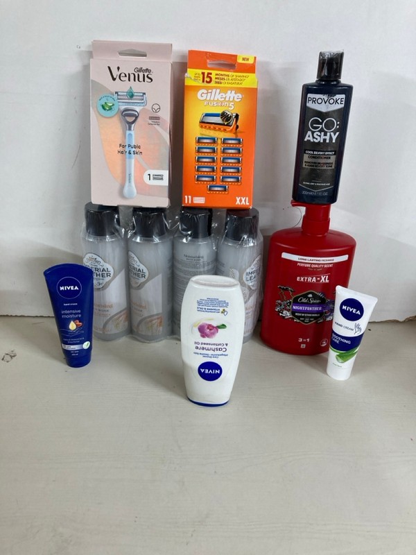 Lot 180  
            Nottingham SR5 - Delivery Only 

                
BOX OF VARIOUS ITEMS TO INC GILLETTE FUSION