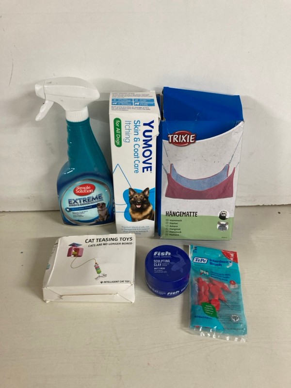 Lot 182  
            Nottingham SR5 - Delivery Only 

                
BOX OF PET FOOD ITEMS TO INC BUTCHERS