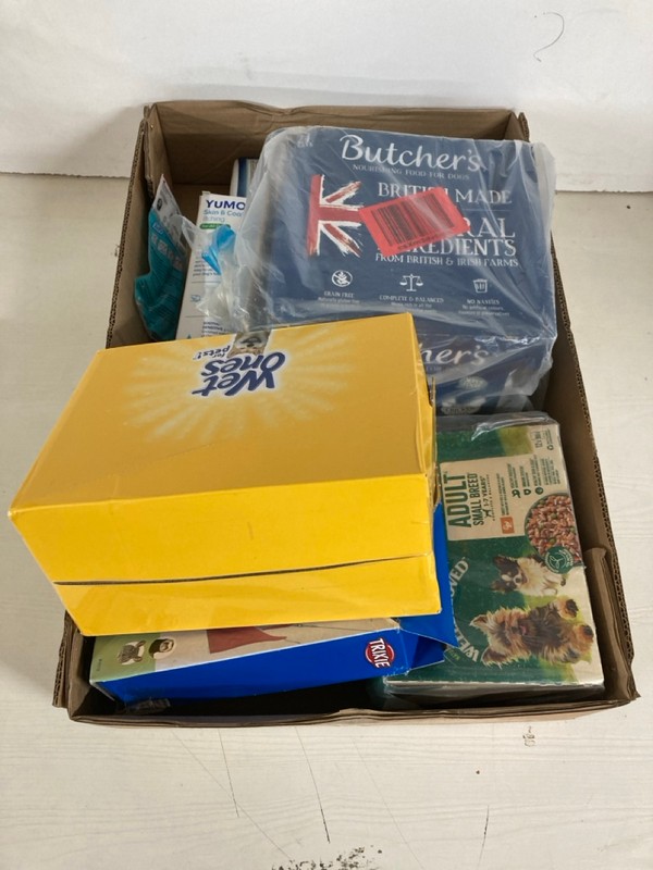 Lot 182  
            Nottingham SR5 - Delivery Only 

                
BOX OF PET FOOD ITEMS TO INC BUTCHERS