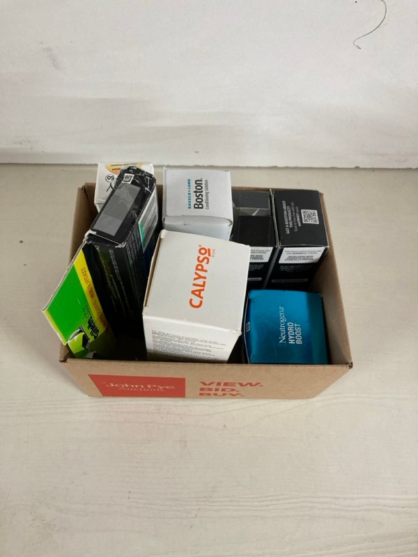 Lot 184  
            Nottingham SR5 - Delivery Only 

                
BOX OF ITEMS TO INC CALUPSO SUN CREAM