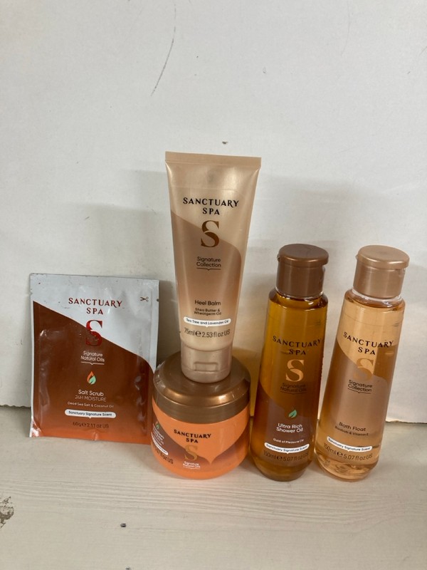 Lot 186  
            Nottingham SR5 - Delivery Only 

                
2 X GIFT SETS TO INC SANCTUARY SPA