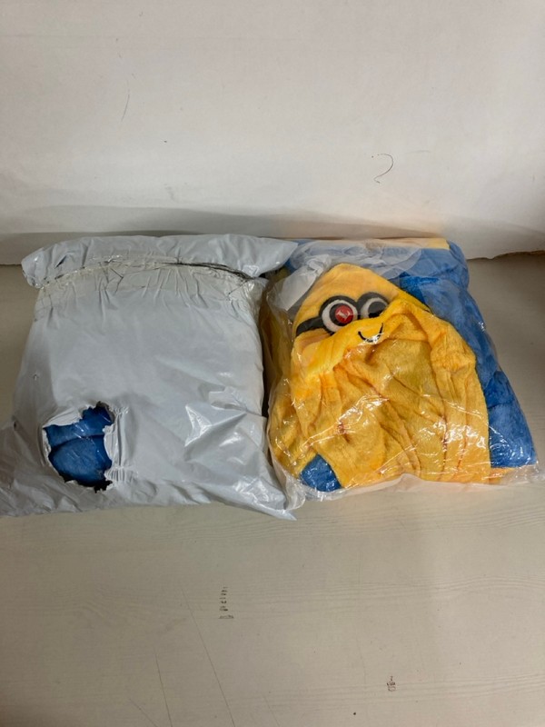 Lot 190  
            Nottingham SR5 - Delivery Only 

                
BOX OF CHILDRENS TOYS TO INC ZURU RAINBOCORNS