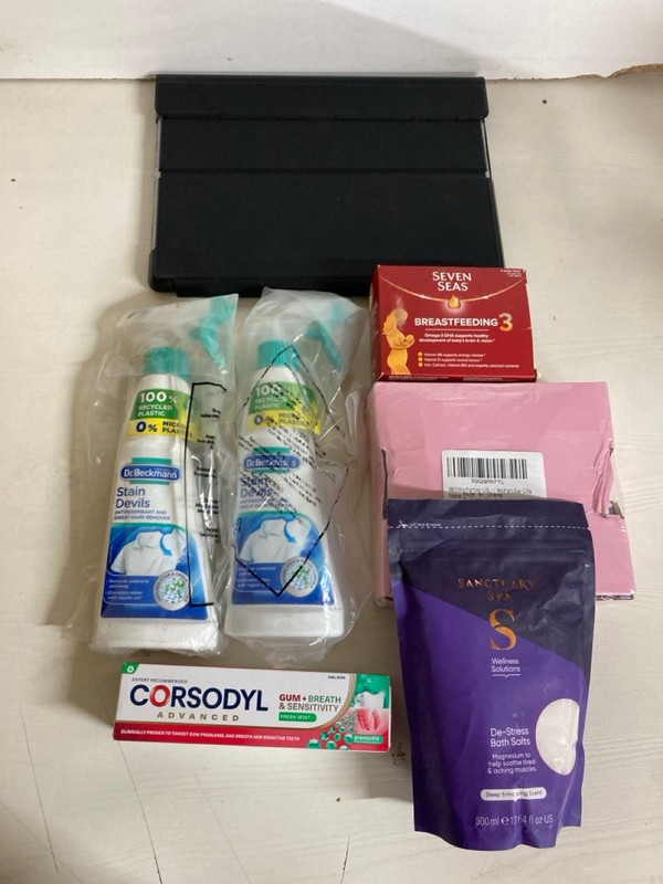 Lot 191  
            Nottingham SR5 - Delivery Only 

                
BOX OF VARIOUS ITEMS TO INC MENOPACE