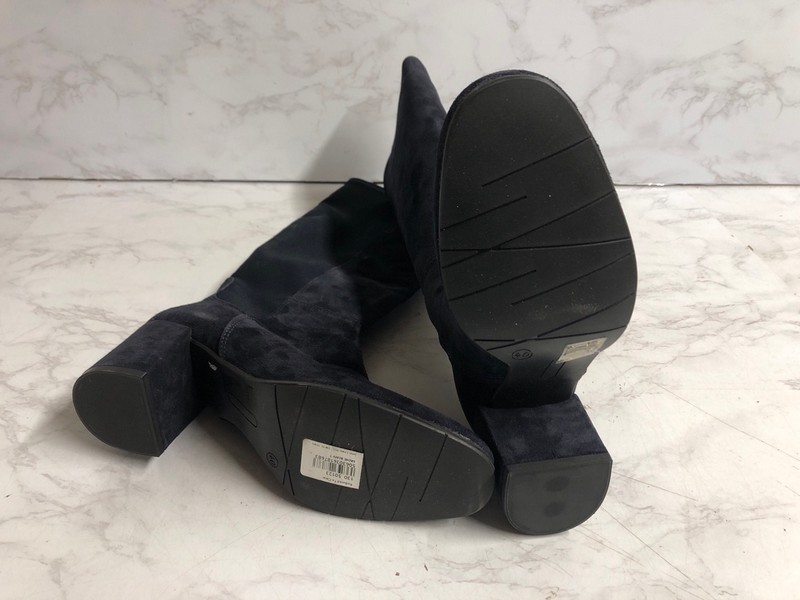 Lot 19  
            Nottingham SR5 - Delivery Only 

                
SADIE BLUE NAVY KNEE HIGH BOOTS SIZE:40
