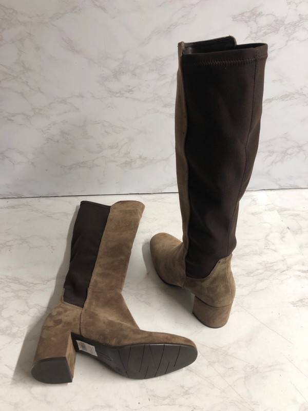 Lot 20  
            Nottingham SR5 - Delivery Only 

                
SADIE NATURAL TAUPE KNEE HIGH BOOTS SIZE:39