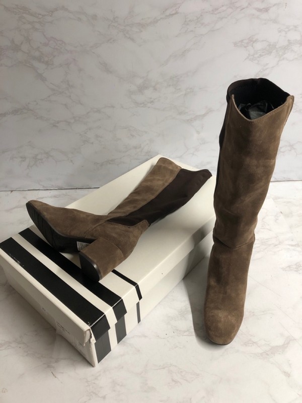Lot 21  
            Nottingham SR5 - Delivery Only 

                
SADIE NATURAL TAUPE KNEE HIGH BOOTS SIZE:40