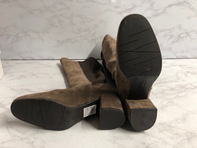 Lot 21  
            Nottingham SR5 - Delivery Only 

                
SADIE NATURAL TAUPE KNEE HIGH BOOTS SIZE:40