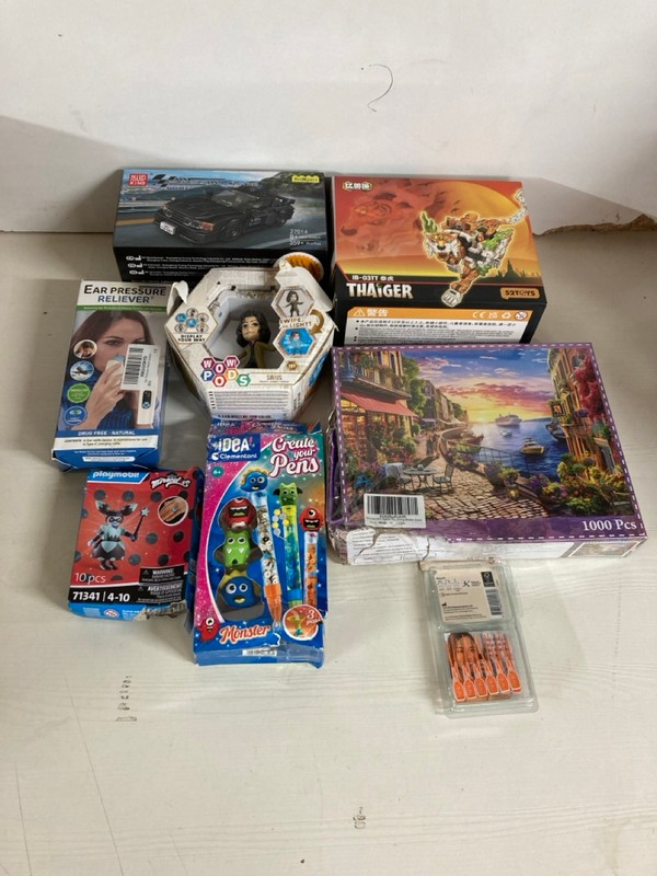 Lot 237  
            Nottingham SR5 - Delivery Only 

                
BOX OF CHILDRENS TOYS TO INC CREATE YOUR PENS MONSTER