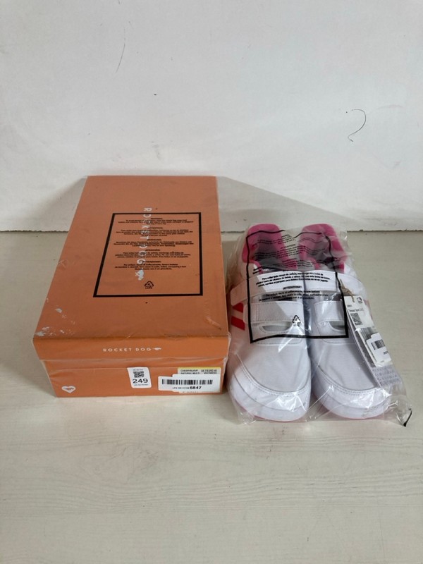 Lot 249  
            Nottingham SR5 - Delivery Only 

                
2 X PAIRS OF TRAINERS TO INC ADIDAS TENSAUR SPORT 2.0 SIZE:UK3 1/2