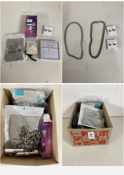 Lot 261  
            Nottingham SR5 - Delivery Only 

                
BOX OF COSTUME JEWELLERY