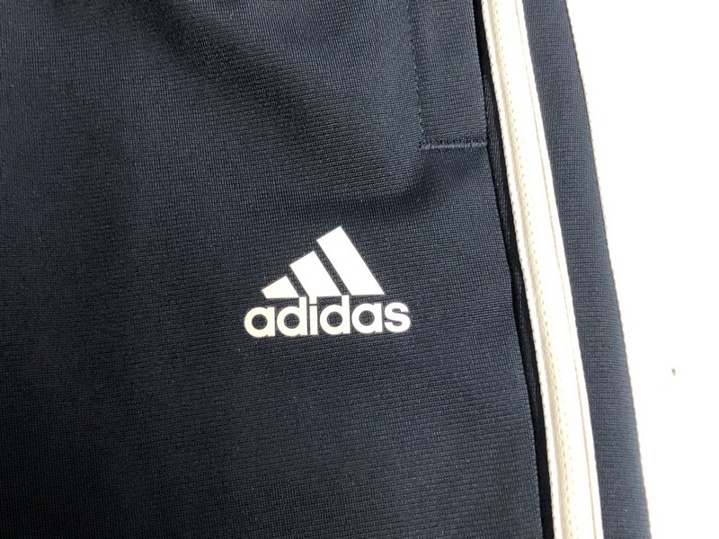 Lot 27  
            Nottingham SR5 - Delivery Only 

                
ADIDAS KIDS 3 STRIPE TRACKSUIT BOTTOMS SIZE:7-8 YEARS