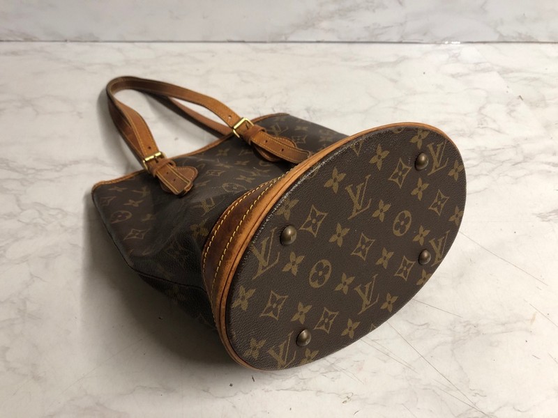 Lot 37  
            Nottingham SR5 - Delivery Only 

                
LOUIS VUITTON BUCKET LEATHER TOTE