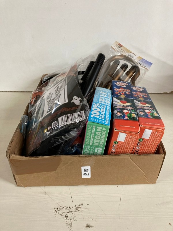 Lot 393  
            Nottingham SR5 - Delivery Only 

                
BOX OF CHILDRENS TOYS TO INC DRESS UP AMERICA FANCY DRESS CONSTUMES - Image 4