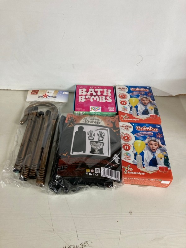 Lot 393  
            Nottingham SR5 - Delivery Only 

                
BOX OF CHILDRENS TOYS TO INC DRESS UP AMERICA FANCY DRESS CONSTUMES - Image 5