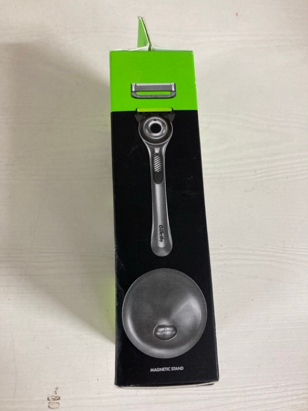 Lot 441  
            Nottingham SR5 - Delivery Only 

                
3 X GILLETTE BEST SHAVE RAZORS (18+ ID REQUIRED) - Image 4