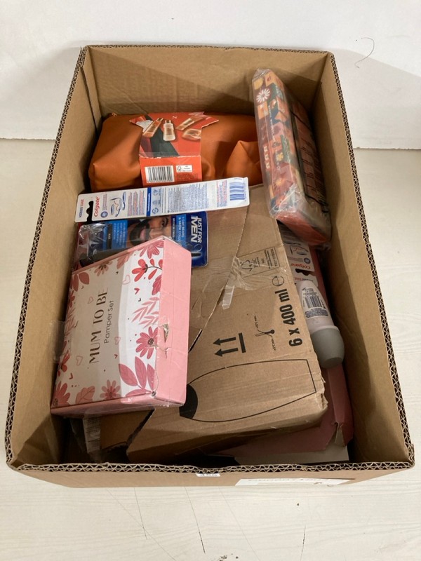 Lot 458  
            Nottingham SR5 - Delivery Only 

                
BOX OF VARIOUS ITEMS TO INC SANCTUARY SPA GIFT SET - Image 3