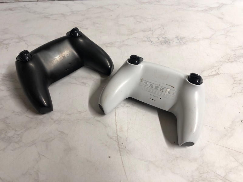 Lot 46  
            Nottingham SR5 - Delivery Only 

                
2 X PS5 SONY WIRELESS CONTROLLERS