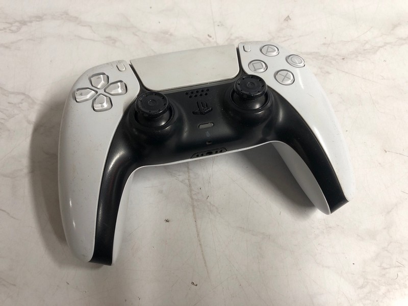 Lot 46  
            Nottingham SR5 - Delivery Only 

                
2 X PS5 SONY WIRELESS CONTROLLERS