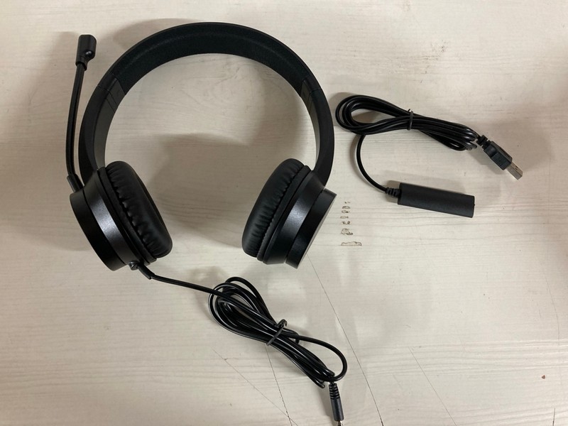 Lot 473  
            Nottingham SR5 - Delivery Only 

                
QTY OF VENKER HEADSETS TO INC VENKER U18 USB HEADSET - Image 3
