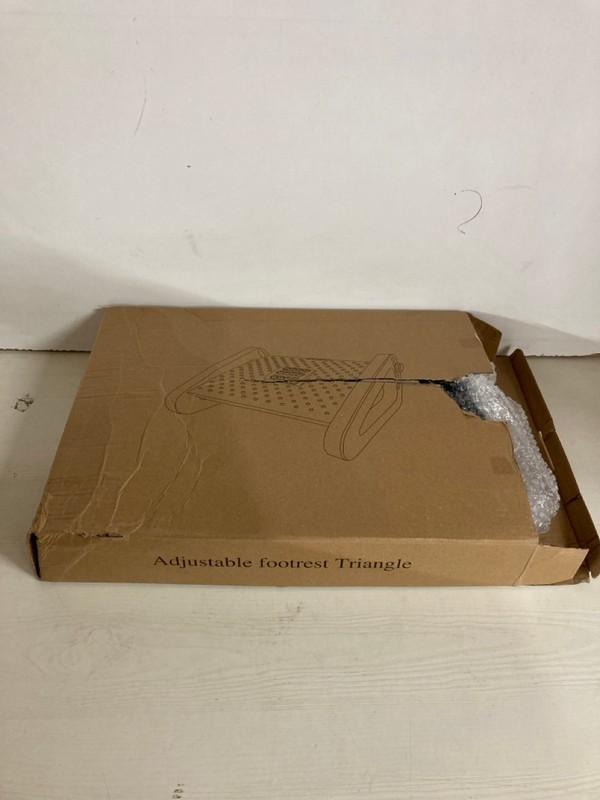 Lot 474  
            Nottingham SR5 - Delivery Only 

                
BOX OF VARIOUS ITEMS TO INC GLOBAL GIZMOS 3" MIRROR BALL