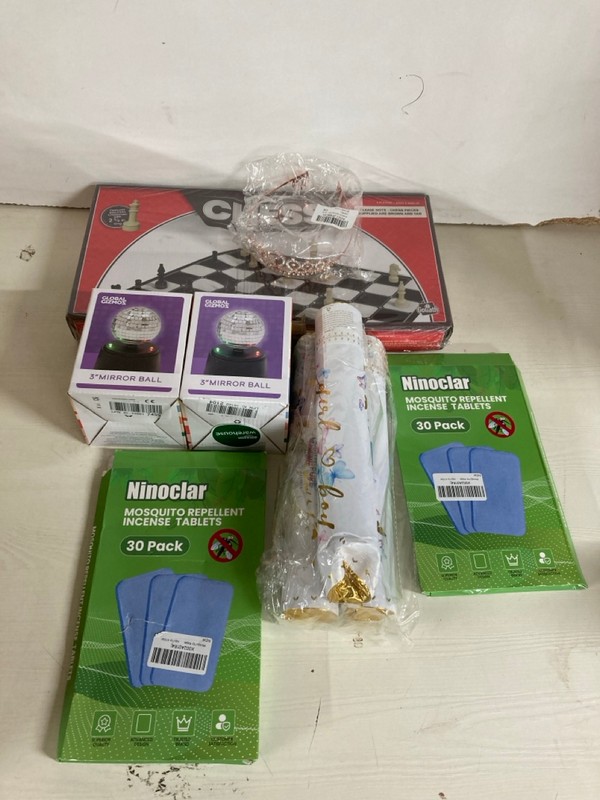 Lot 474  
            Nottingham SR5 - Delivery Only 

                
BOX OF VARIOUS ITEMS TO INC GLOBAL GIZMOS 3" MIRROR BALL