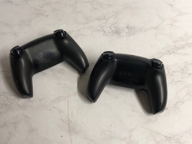 Lot 47  
            Nottingham SR5 - Delivery Only 

                
2 X PS5 SONY WIRELESS CONTROLLERS
