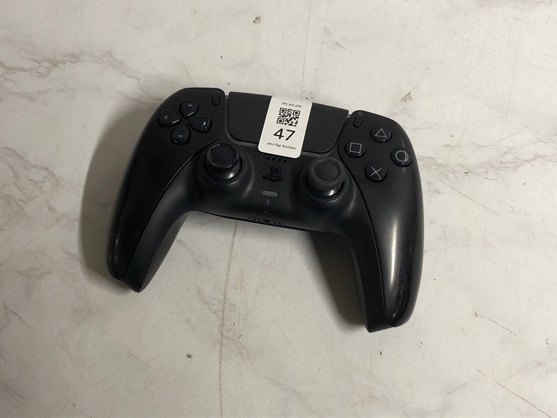 Lot 47  
            Nottingham SR5 - Delivery Only 

                
2 X PS5 SONY WIRELESS CONTROLLERS