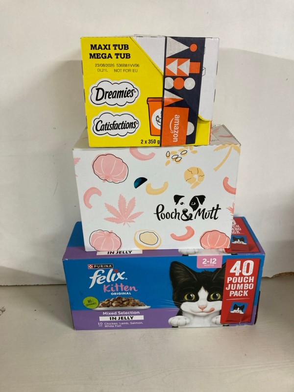Lot 481  
            Nottingham SR5 - Delivery Only 

                
BOX OF VARIOUS PET ITEMS TO INC POOCH & MUT PROBIOTIC MEATY TREATS