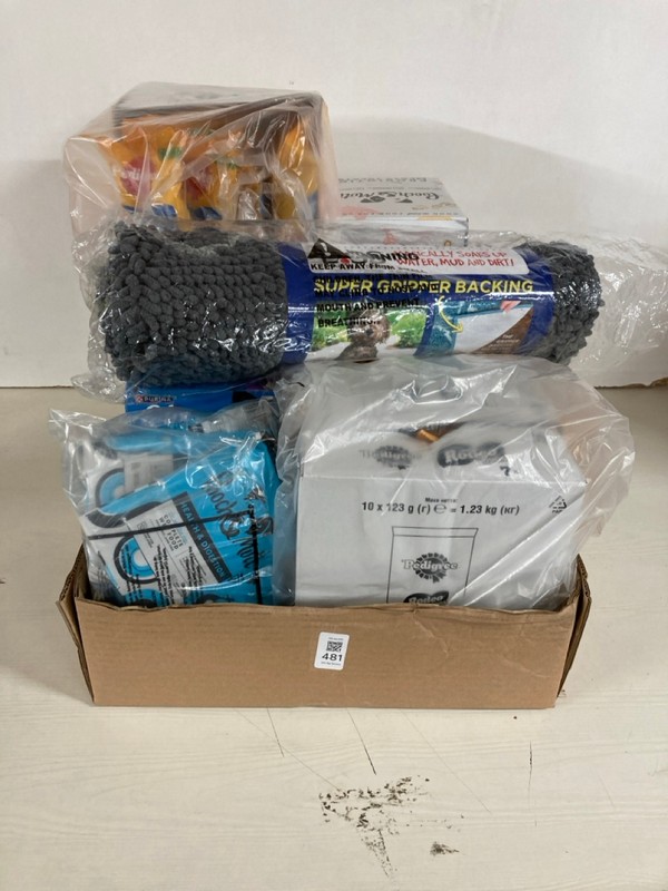 Lot 481  
            Nottingham SR5 - Delivery Only 

                
BOX OF VARIOUS PET ITEMS TO INC POOCH & MUT PROBIOTIC MEATY TREATS