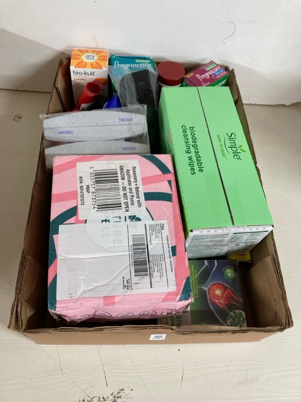 Lot 487  
            Nottingham SR5 - Delivery Only 

                
BOX OF VARIOUS ITEMS TO INC OLD SPICE CAPTAIN DEODORANT STICK