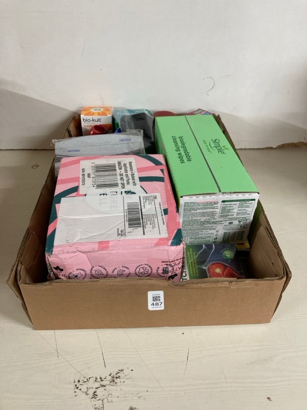 Lot 487  
            Nottingham SR5 - Delivery Only 

                
BOX OF VARIOUS ITEMS TO INC OLD SPICE CAPTAIN DEODORANT STICK