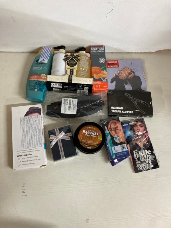 Lot 488  
            Nottingham SR5 - Delivery Only 

                
BOX OF VARIOUS ITEMS TO INC ORAL B INTENSIVE WHITENING TOOTHEPASTE