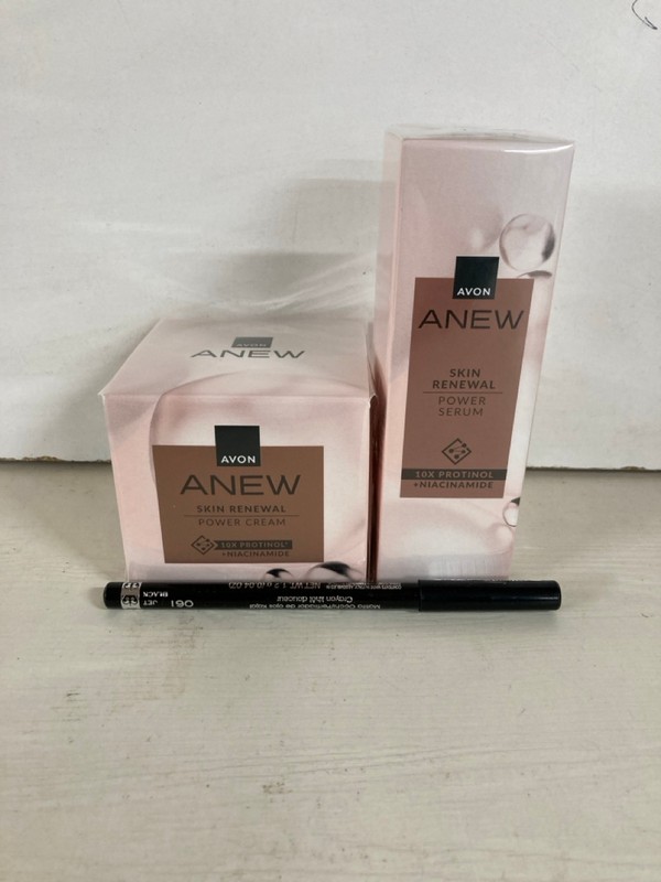Lot 504  
            Nottingham SR5 - Delivery Only 

                
BOX OF VARIOUS ITEMS TO INC LOREAL PARIS PLUMPING TINTED SERUM