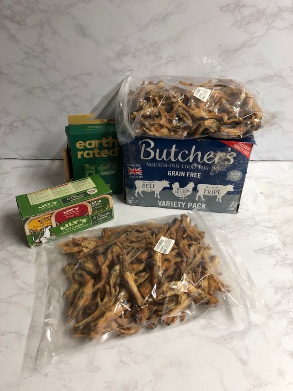 Lot 59  
            Nottingham SR5 - Delivery Only 

                
BOX OF PET ITEMS TO INC LILYS KITCHEN