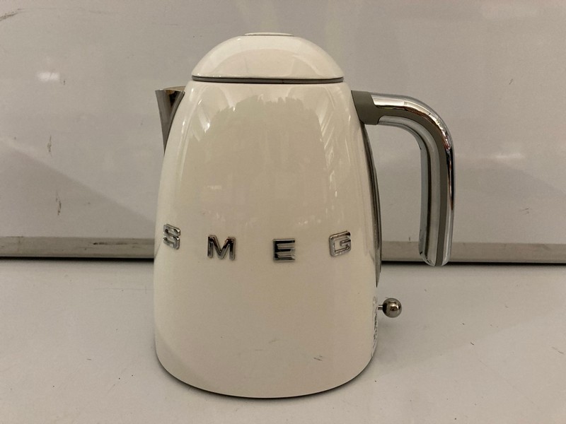 Lot 103  
            Nottingham SR7 – Delivery Only 

                
SMEG WHITE JUG KETTLE