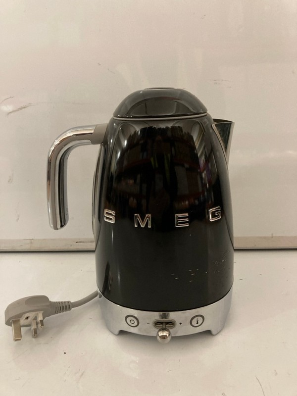 Lot 107  
            Nottingham SR7 – Delivery Only 

                
SMEG 50'S RETRO STYLE JUG KETTLE IN BLACK ORIGINAL RRP £179.00