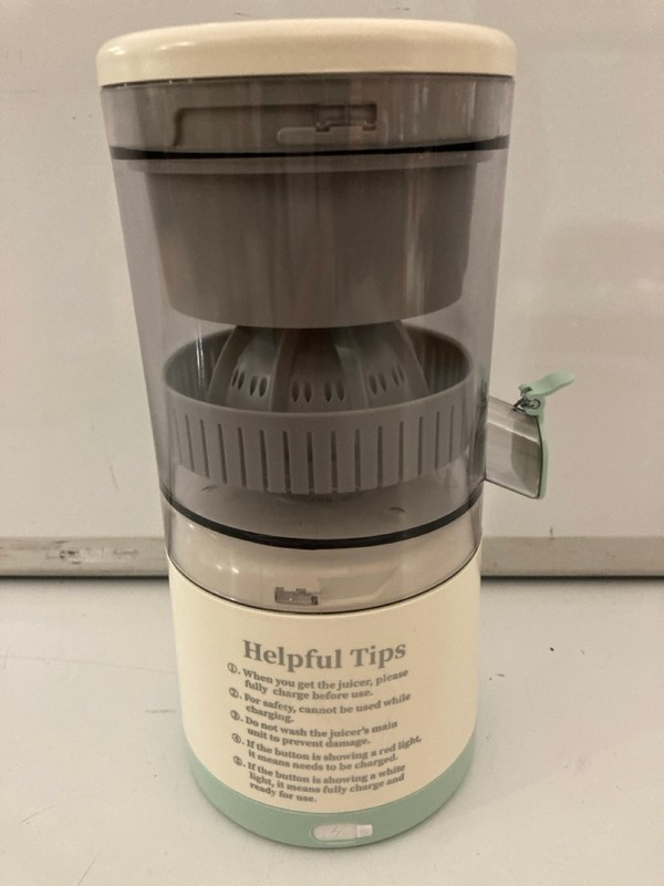 Lot 125  
            Nottingham SR7 – Delivery Only 

                
2 X PORTABLE CITRUS JUICERS