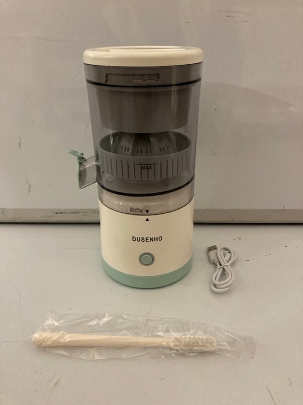 Lot 128  
            Nottingham SR7 – Delivery Only 

                
2 X PORTABLE CITRUS JUICERS