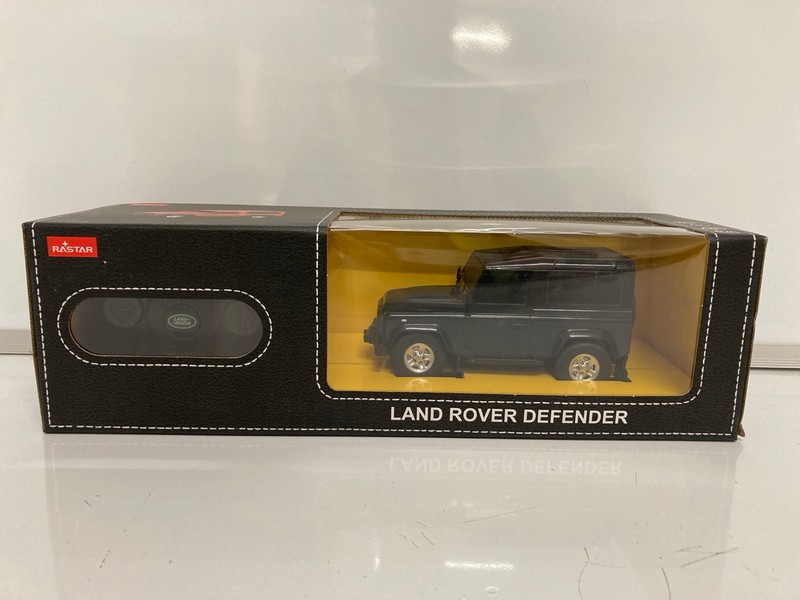 Lot 136  
            Nottingham SR7 – Delivery Only 

                
RASTAR LAND ROVER DEFENDER RC CAR