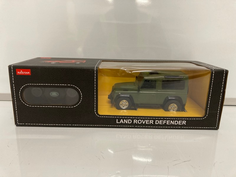 Lot 139  
            Nottingham SR7 – Delivery Only 

                
RASTAR LAND ROVER DEFENDER RC CAR