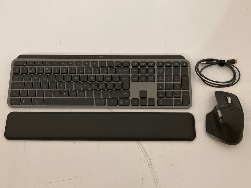 Lot 13  
            Nottingham SR7 – Delivery Only 

                
LOGITECH KX KEYS S COMBO KEYBOARD AND MOUSE ORIGINAL RRP £199.99