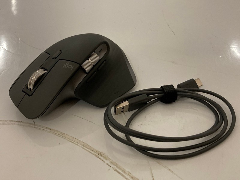 Lot 13  
            Nottingham SR7 – Delivery Only 

                
LOGITECH KX KEYS S COMBO KEYBOARD AND MOUSE ORIGINAL RRP £199.99