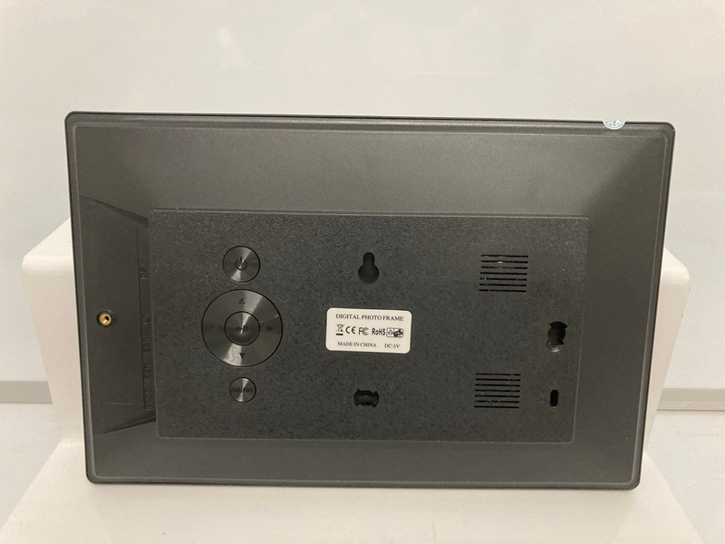 Lot 154  
            Nottingham SR7 – Delivery Only 

                
5V DIGITAL PHOTO FRAME (WITH REMOTE AND POWER CABLE)