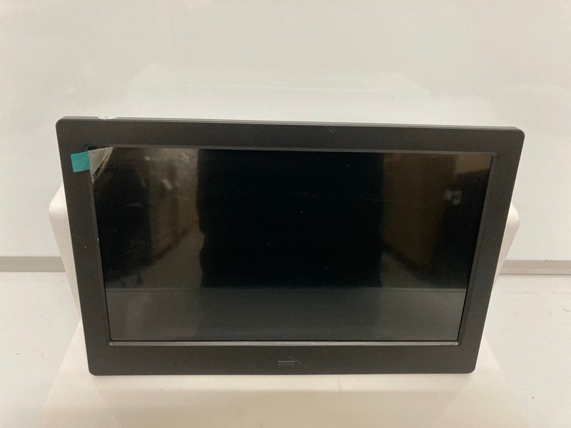 Lot 159  
            Nottingham SR7 – Delivery Only 

                
5V DIGITAL PHOTO FRAME (WITH REMOTE AND POWER CABLE)