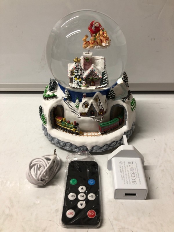 Lot 199  
            Nottingham SR7 – Delivery Only 

                
2 X HANDCRAFTED WITH HEART CHRISTMTAS SNOW GLOBES (WITH POWER CABLE AND REMOTE)