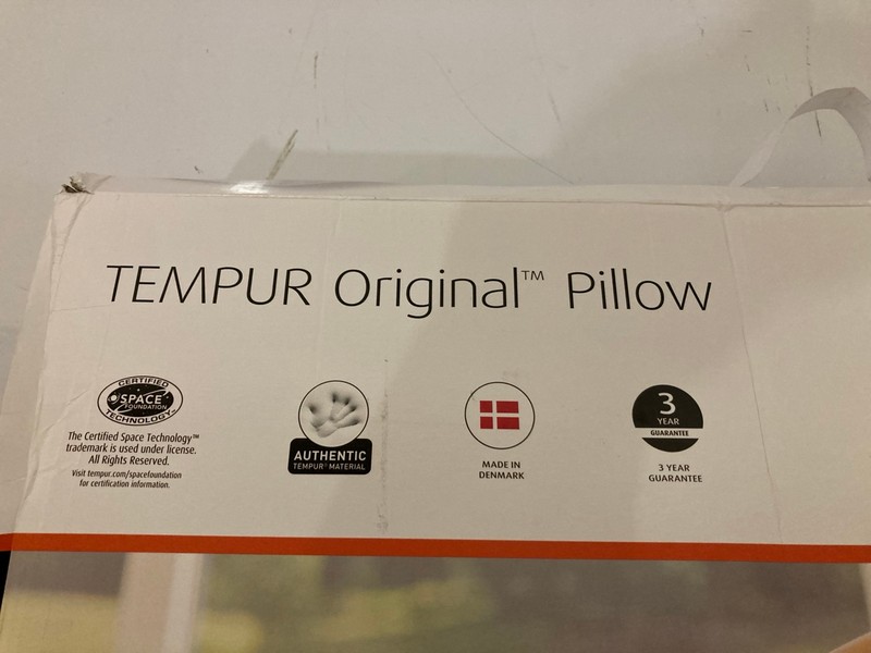 Lot 22  
            Nottingham SR7 – Delivery Only 

                
TEMPUR ORIGINAL QUEEN MEDIUM PILLOW ORIGINAL RRP £129.00