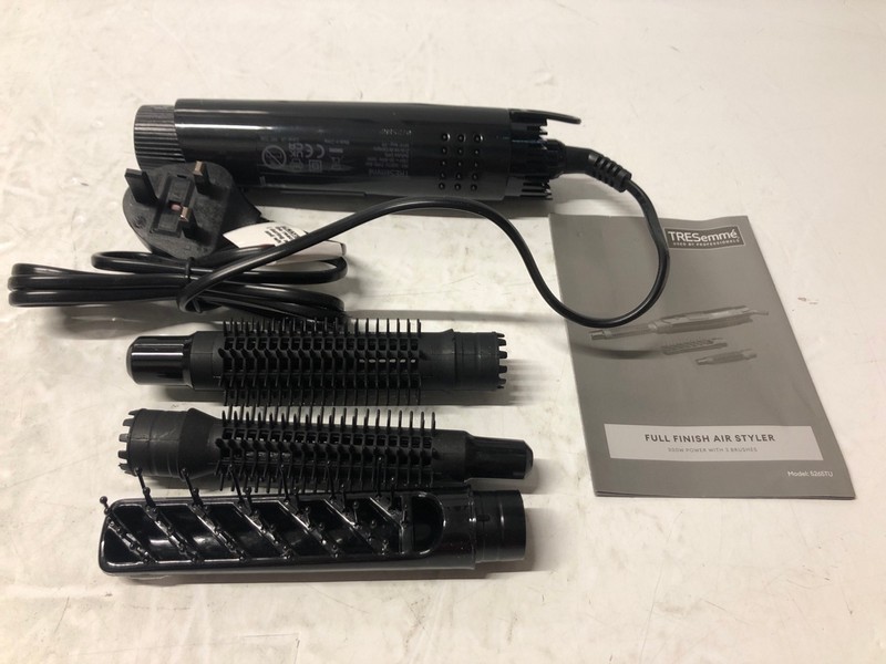 Lot 231  
            Nottingham SR7 – Delivery Only 

                
2 X HAIR ITEMS INC REVLON HAIR DRYER