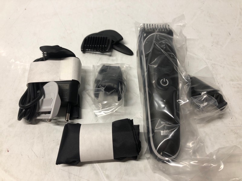 Lot 232  
            Nottingham SR7 – Delivery Only 

                
2 X MEN'S SHAVERS INC BRAUN ALL IN ONE SERIES 5 STYLE KIT (18+ ID MAY BE REQUIRED)