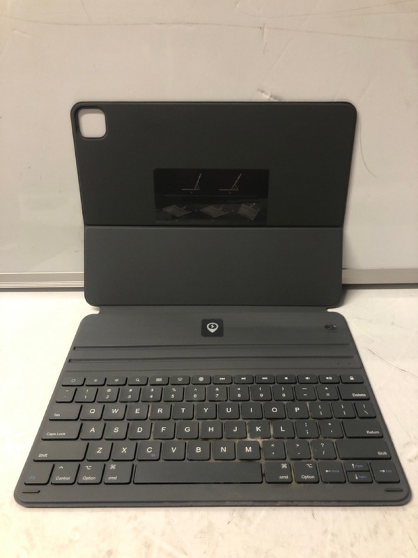 Lot 245  
            Nottingham SR7 – Delivery Only 

                
SMART FOLIO KEYBOARD FOR IPAD AIR 13"